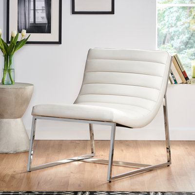 Fauteuil en cuir blanc tendance avec lignes ergonomiques et modernes