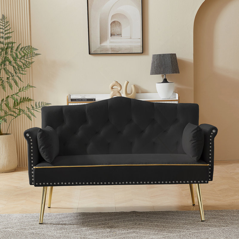 Luxueux canapé-lit en velours noir avec un design capitonné pour des sièges élégants et confortables dans les espaces de vie modernes