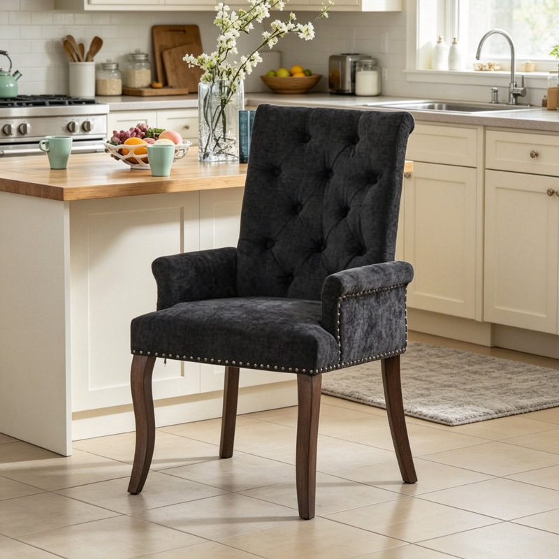 Élégante chaise de salle à manger rembourrée en chenille avec des pieds incurvés en bois massif, parfaite pour le confort et le style dans toute salle à manger.