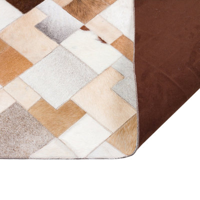Tapis en cuir de vache à motif géométrique tricolore