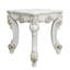 Table de bout carrée antique avec pieds à volutes, charmante et durable pour le salon ou la chambre à coucher