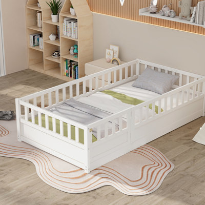 Lit simple en bois Montessori avec barrière haute sécurité et lattes de soutien, idéal pour un sommeil sécuritaire et confortable