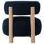 Fauteuil d'appoint bleu contemporain avec dossier texturé, patins en plastique et profil bas. Coussin en mousse bouclée et patins de sol pour la décoration intérieure.