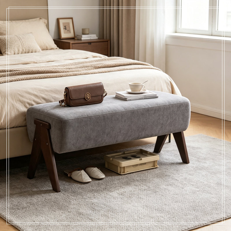 Chenille Lakehurst avec pieds en bois robuste, Gris