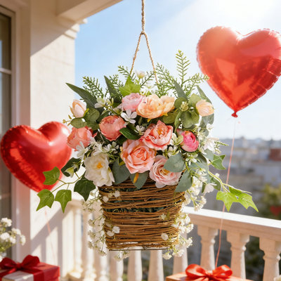 Couronne de porte hydrangée, couronne de fleurs sauvages artificielles de ferme avec panier en rotin pour porte d'entrée - printemps, Pâques, décoration de la Saint-Valentin, cadeau de pendaison de crémaillère, porche et décoration murale d'intérieur