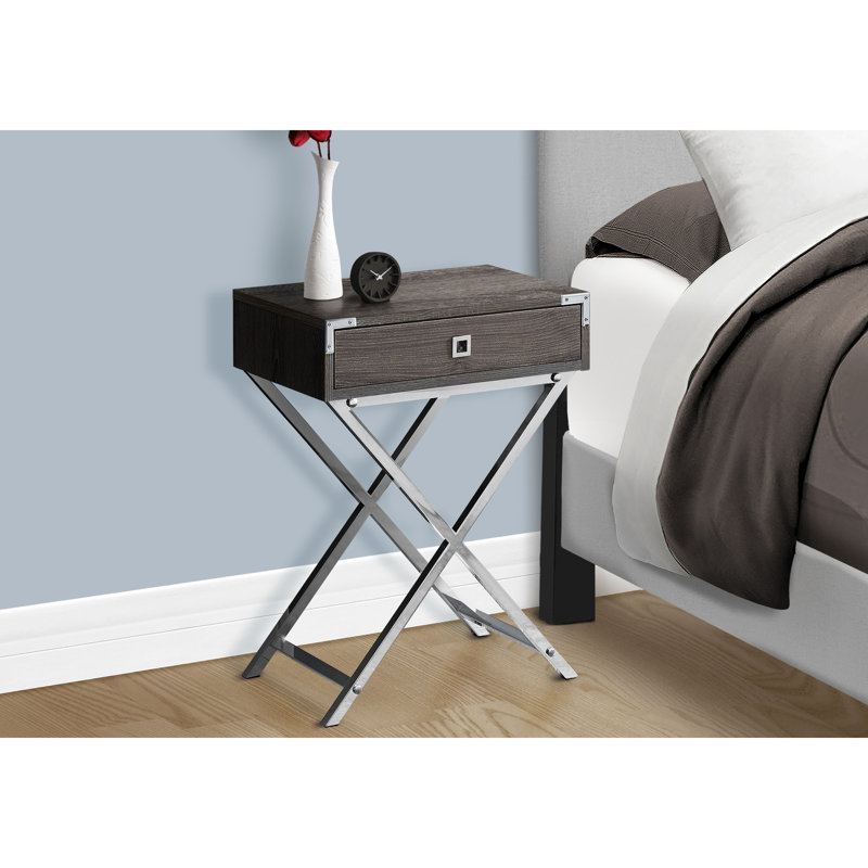 Table d'appoint compacte pour chambre à coucher avec plateau en stratifié brun et poignée taupe : un accessoire polyvalent en détail