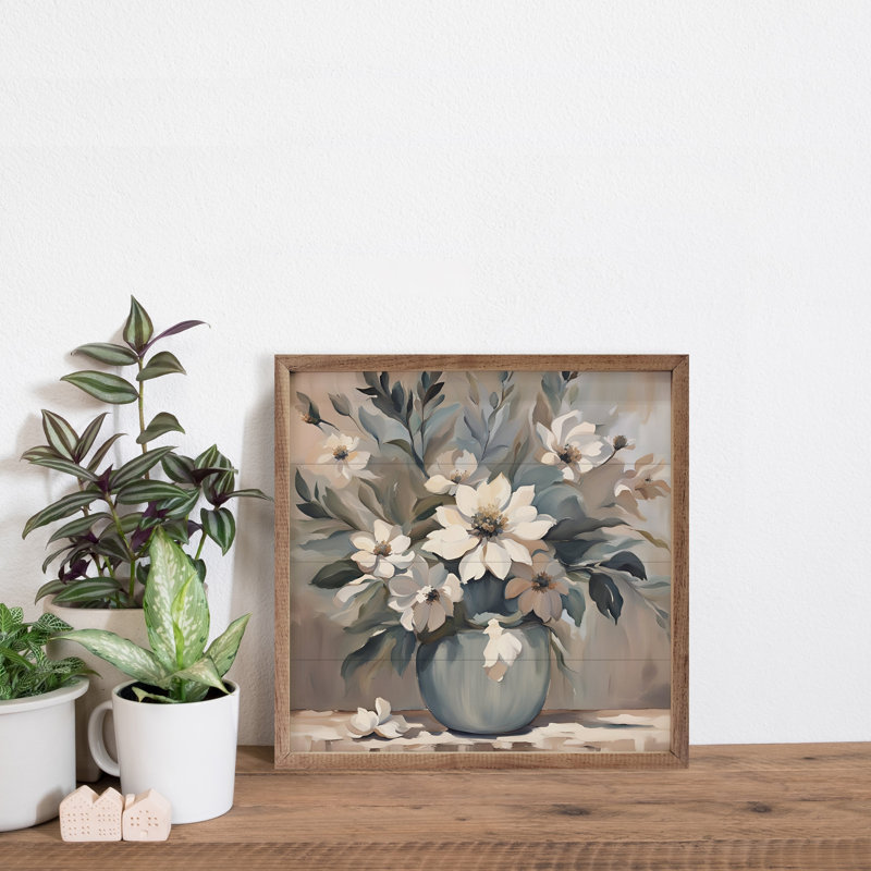 Fleurs bleues et brun clair dans un vase