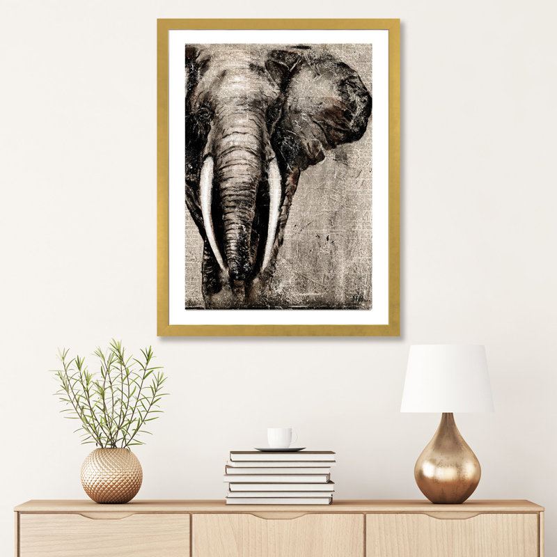Éléphant sur papier journal par Patricia Pinto - impression d'art graphique, H 32 po x l 24 po x P 1 po, Papier encadré doré
