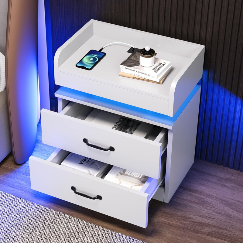 Structure de lit plateforme tapissier avec lumières DEL et ensemble de chambre à coucher avec tables de chevet à DEL assorties