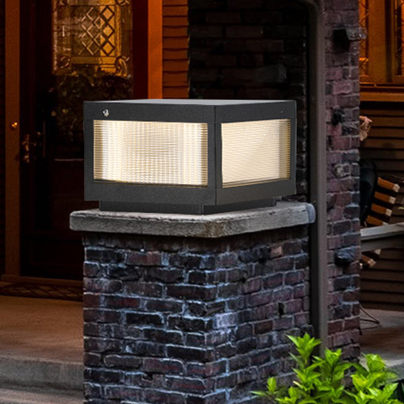 Lampe sur pied d'extérieur à DEL 7,9 po à changement de couleur à énergie solaire intégrée
