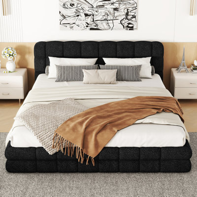 Grand lit plateforme tapissier noir avec structure stable et taille de tête de lit en mousse confortable