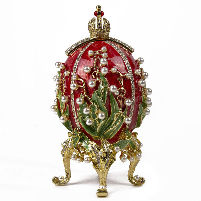 Œuf impérial rouge avec cadres