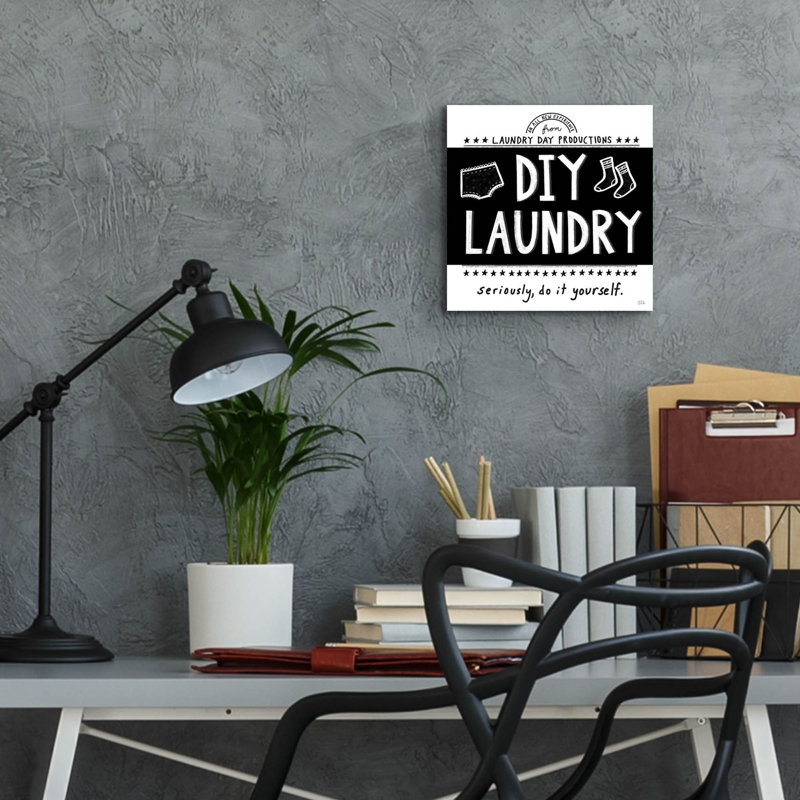 Art mural en verre Epic Art «Diy Laundry Bw» par Melissa Averinos, H 12 po x l 12 po x P 0,13 po