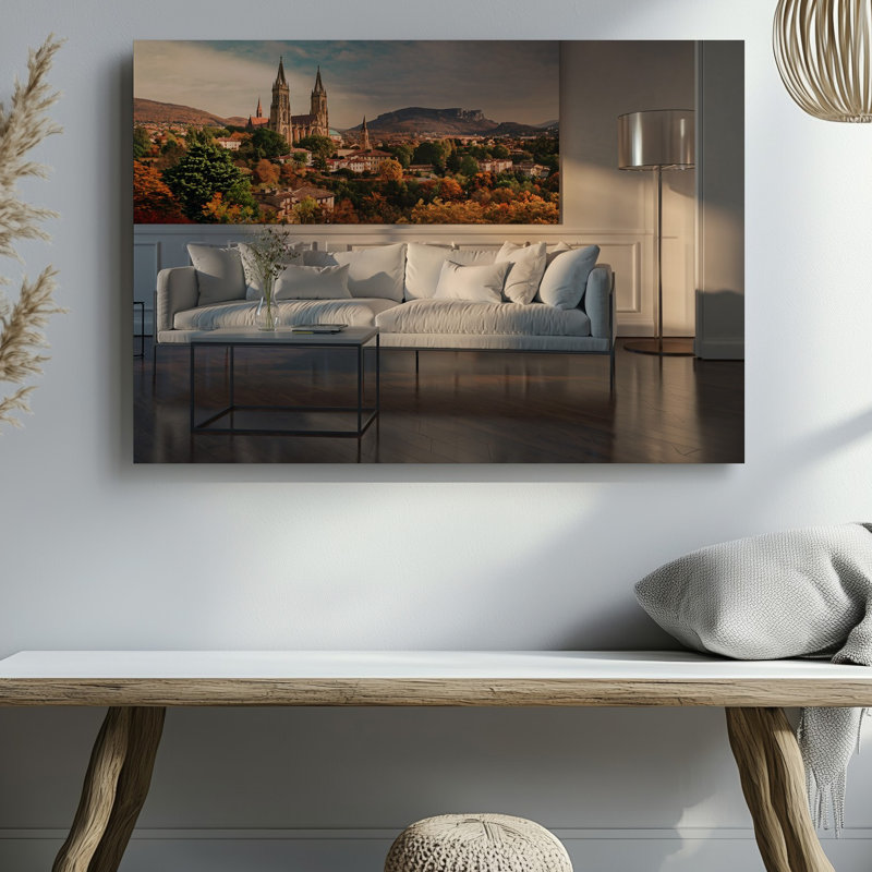 Toile, une scène intérieure sereine avec un salon douillet avec art mural et un canapé moelleux blanc orné de coussins de couleur douce