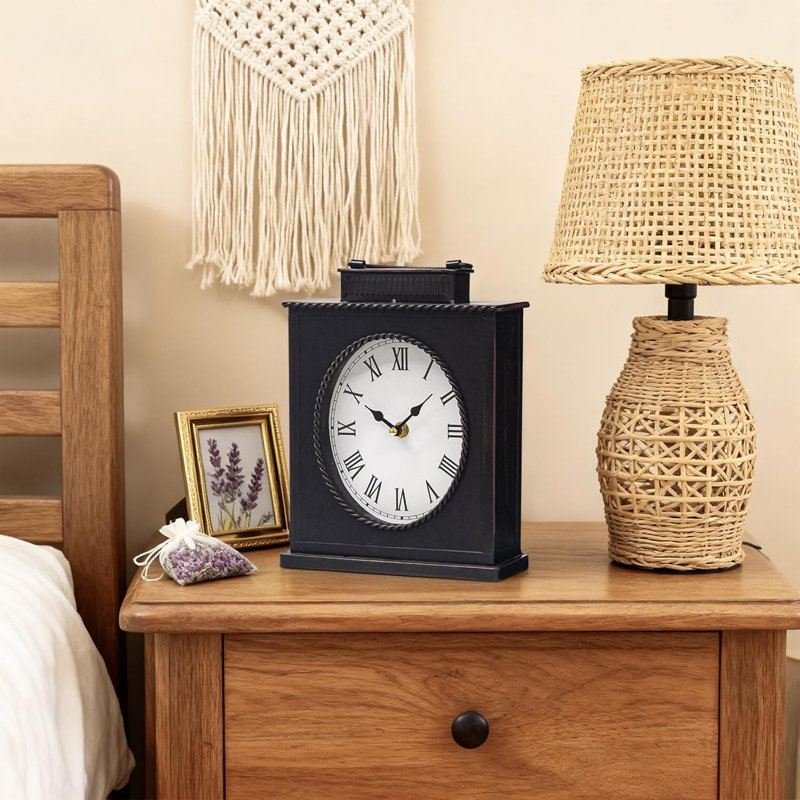 Horloge de table en métal patiné antique avec mouvement à quartz silencieux