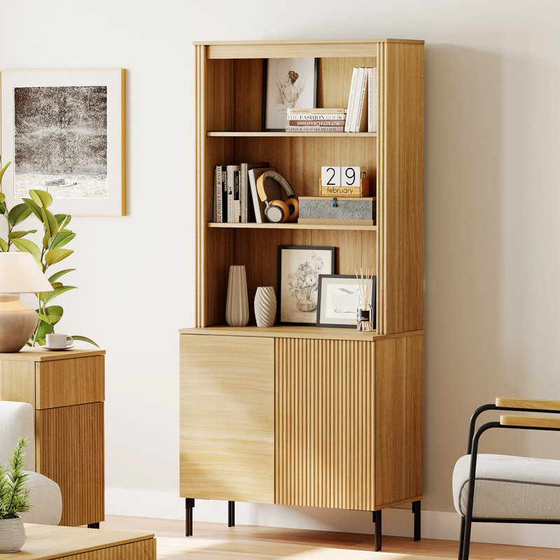 Bibliothèque moderne de 71,6 po à 5 niveaux avec armoire de rangement, vitrine en bois avec portes cannelées et tablettes réglables, bibliothèque polyvalente pour le salon, le bureau et le bureau