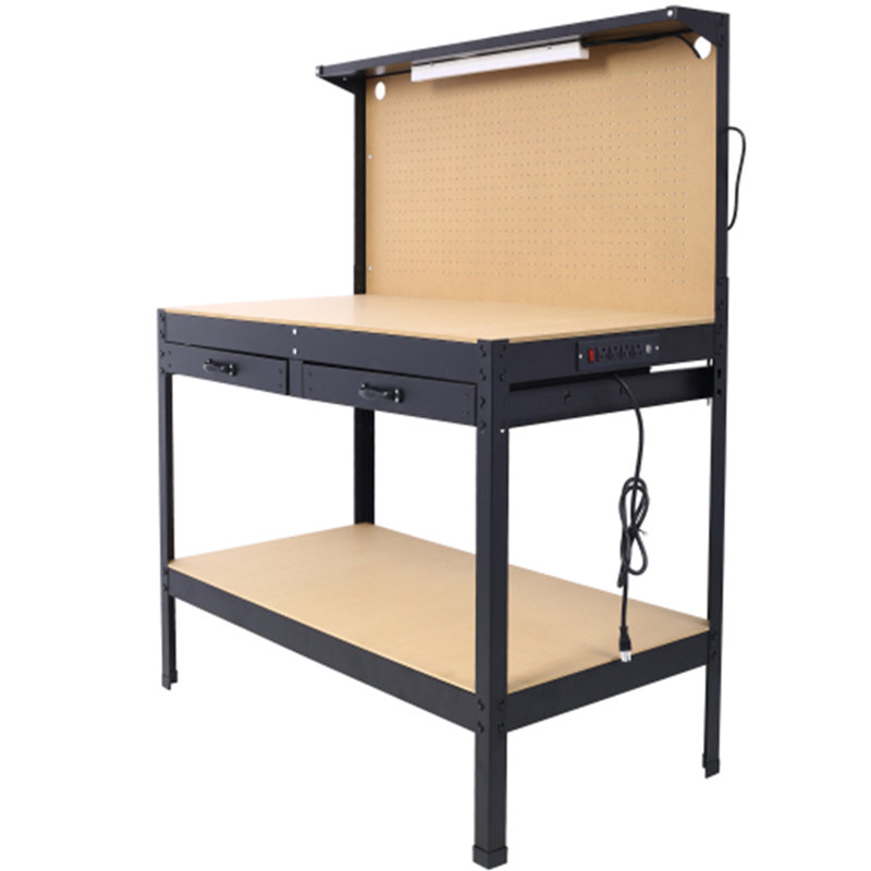 Table de travail en acier avec outils