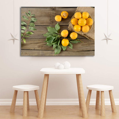 «Floral abricot sur table en bois» sur