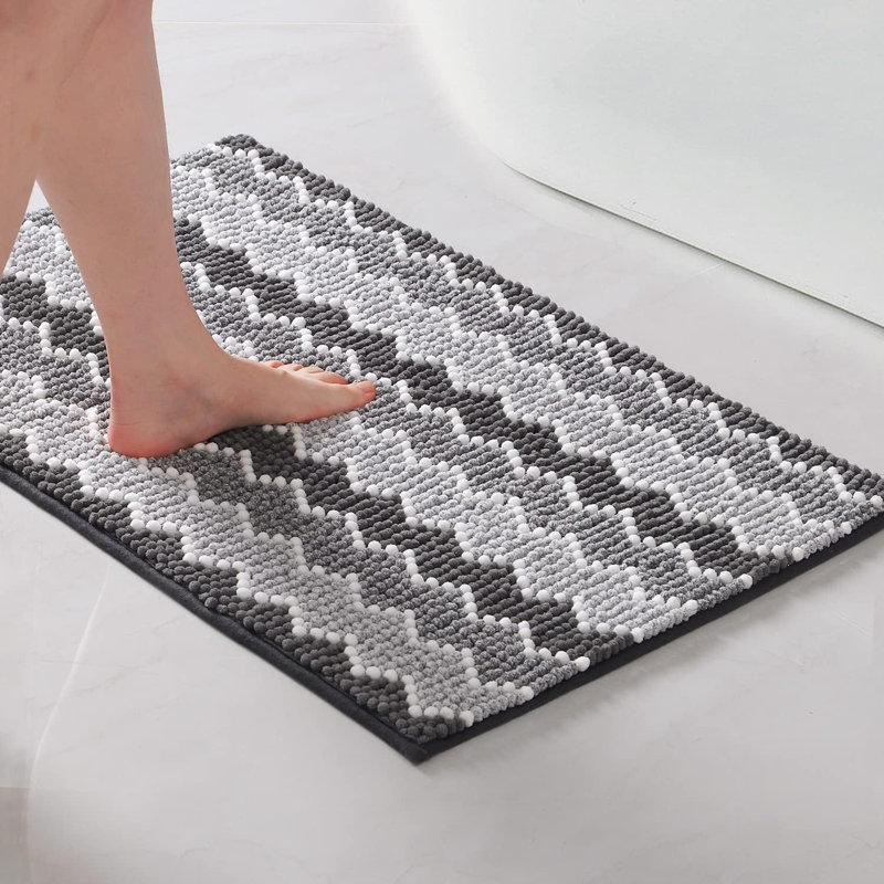 Tapis moelleux antidérapant en chenille de salle de bain Hayzley, L 24 po x L 60 po, gris