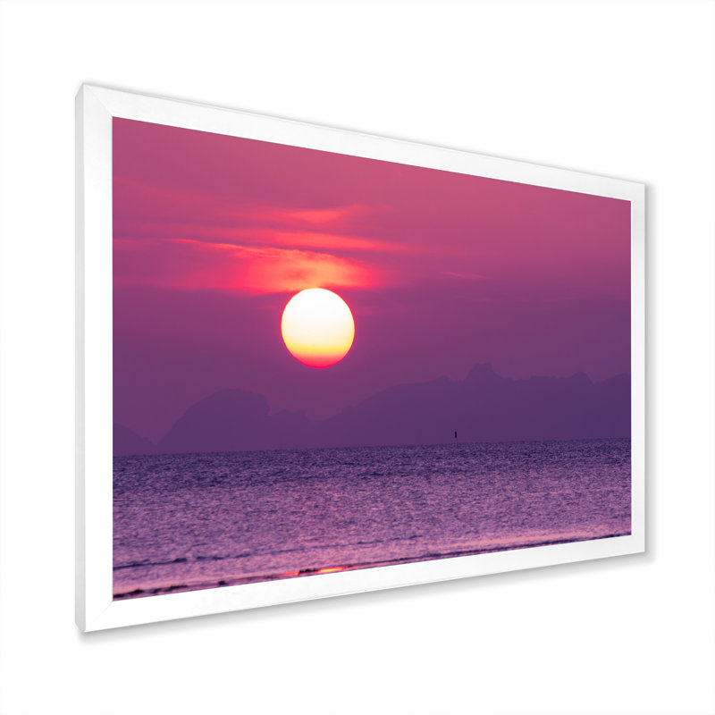 «Purple Sunset Over Mountain And Sea», reproduction sur toile, H 24 po x l 36 po x P 1 po, Cadre de coin blanc fermé
