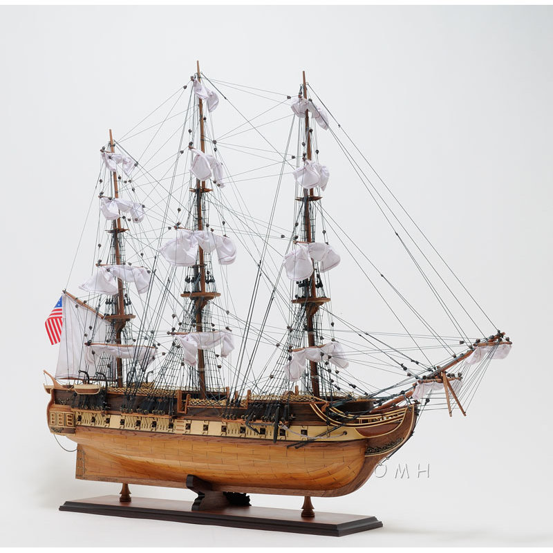 USS Constitution avec vitrine de plancher