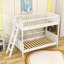 Lit superposé simple au-dessus d'un lit simple avec tablettes en bois-216280519