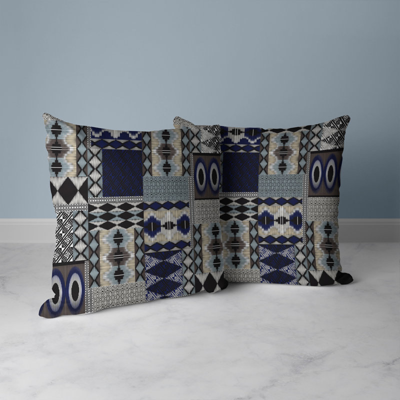 Coussin décoratif intérieur / extérieur Patched Perfection Patchwork, H 26 po x l 26 po, Bleu / gris / patchwork de granit