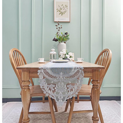 Elegant retro lace table flag