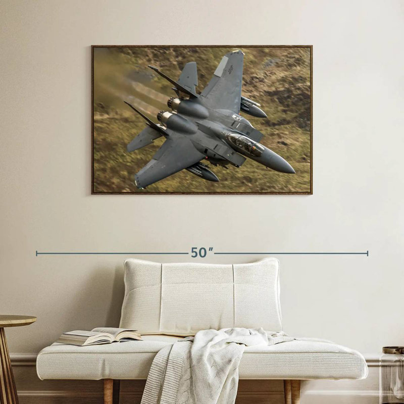 Avion militaire en vol, Cadre flottant en noyer, 40 po x 27 po