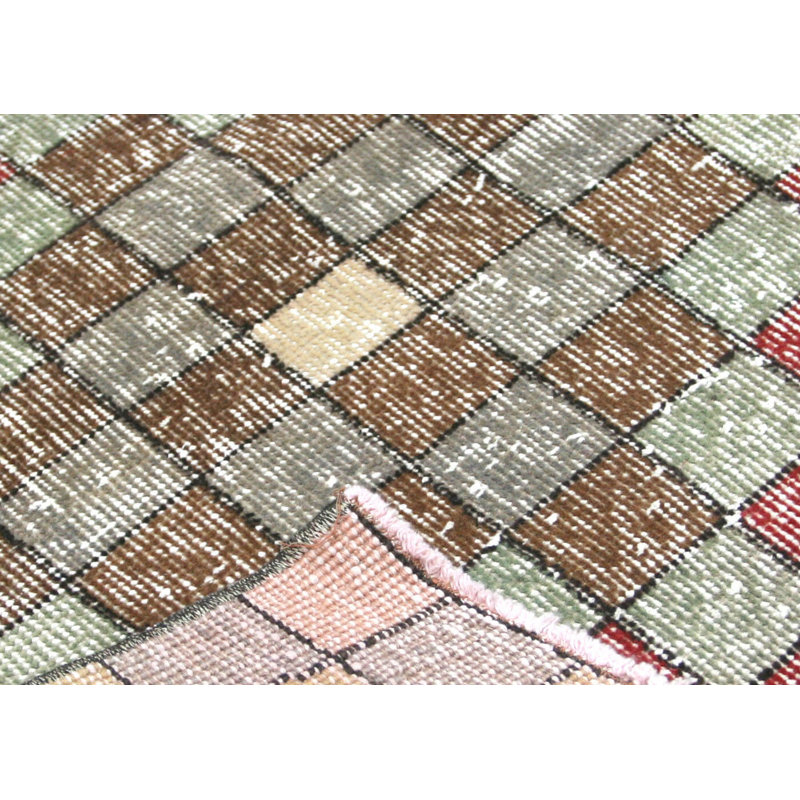 Tapis unique en laine noué à la main des années 1960 de 5 pi 7 po x 8 pi 11 po en brun / beige / rouge