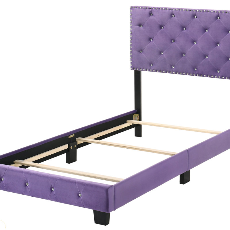 Charmant lit simple mauve pour des espaces élégants