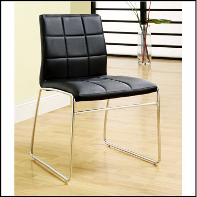 Chaises de salle à manger modernes en similicuir avec pieds en métal chromé pour une assise élégante et confortable