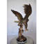 Statue aigle en action à la recherche de l'océan, proie en bronze 21 po x 18 po x H 35 po