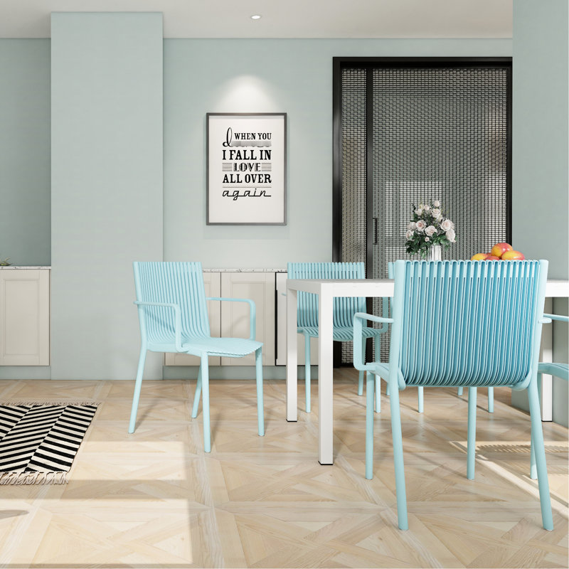Fauteuils empilables modernes en plastique bleu, construction en polypropylène résistant aux intempéries, dossier à lattes, montage facile, adaptés à la décoration de jardin et de balcon (lot de 4), grande capacité de charge, légers, pour bord de piscine
