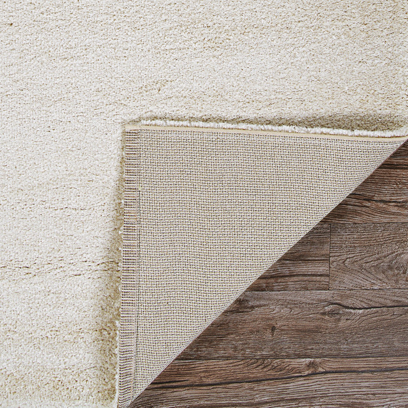 Tapis blanc tissé à la machine Becton, Rectangle 9 pi 2 po x 12 pi 9 po