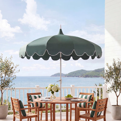 Parasol de bord de mer Maren classique festonné 8 pi. Avec manivelle à inclinaison automatique et protection contre les rayons UV Maren