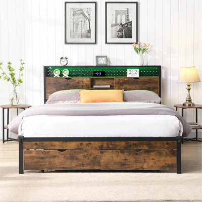 Base de lit plateforme grand en métal avec tête de lit en bois et pied de lit USB, station de charge, 2 tiroirs, rangement, lumières DEL, aucun sommier requis, assemblage facile
