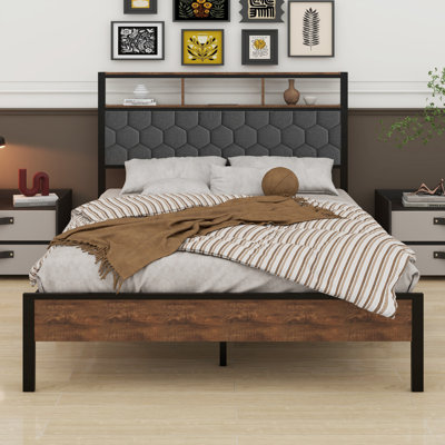 Table de chevet avec lit doux
