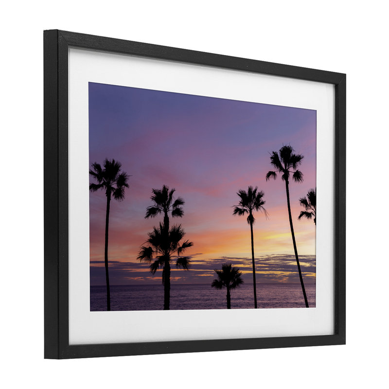 «Sunsets & Scattered Palm Trees», reproduction encadrée sous verre, conception de Jeff Poe, H 14 po x l 20 po
