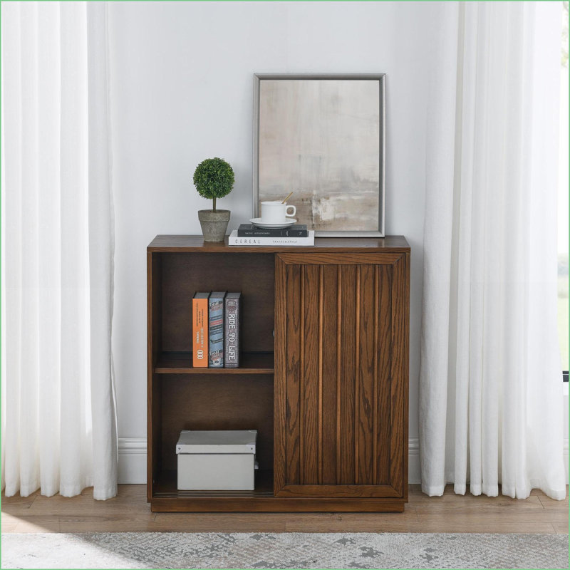 Buffet Mid-Century avec 2 portes coulissantes et amp; Bandes de bois massif | Rangement spacieux | Trou de sortie | Noyer brun | Panneau de fibres à densité moyenne