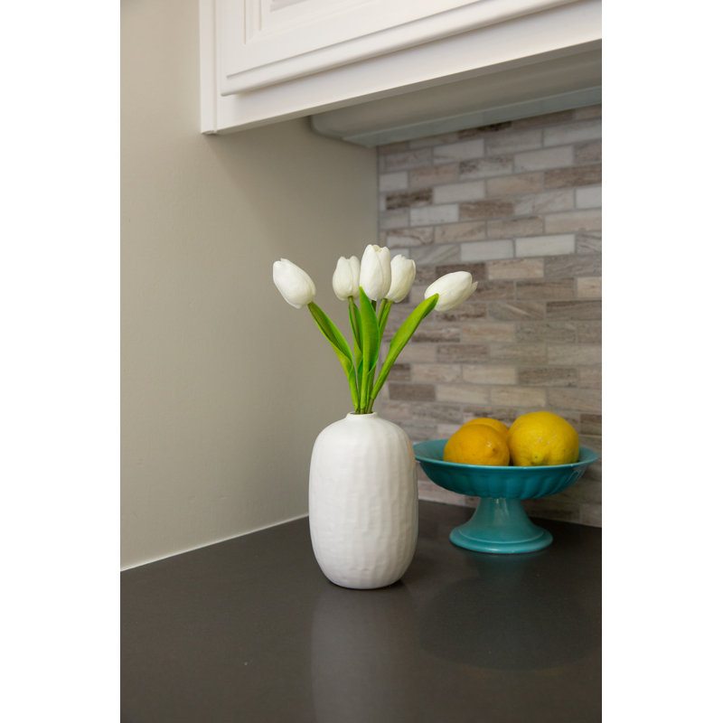 Arrangement floral à tulipes en vase