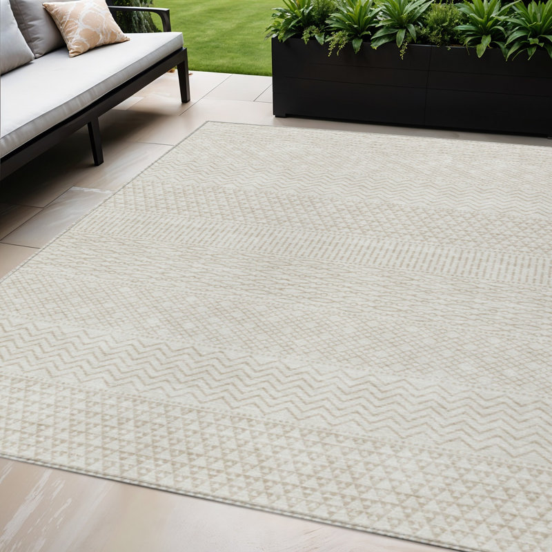 Tapis intérieur lavable à chevrons ivoire et beige 5 pi x 8 pi