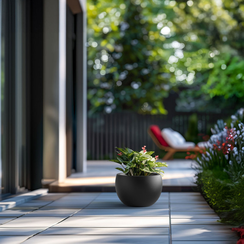 Pot à fleurs en ciment Highwoods, H 13 po x l 19 po x P 19 po, Noir anthracite