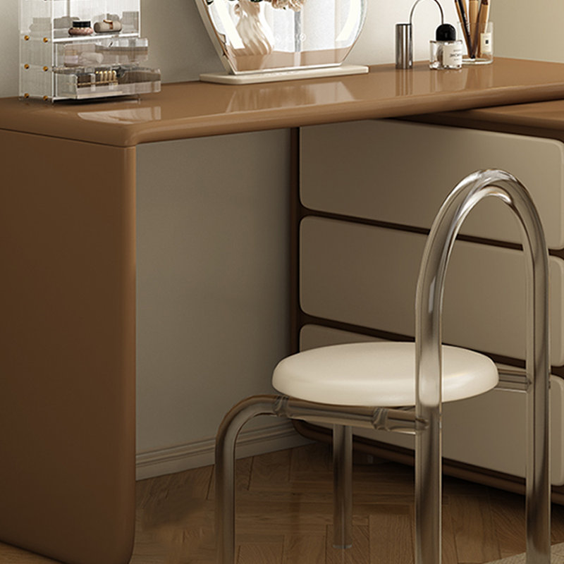 Travaris Vanity