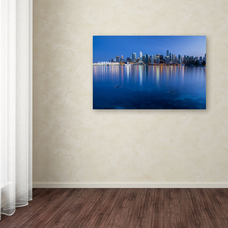 Vancouver City Reflection par Pierre Leclerc - reproduction de photo sur toile, H 22 po x l 32 po x P 2 po