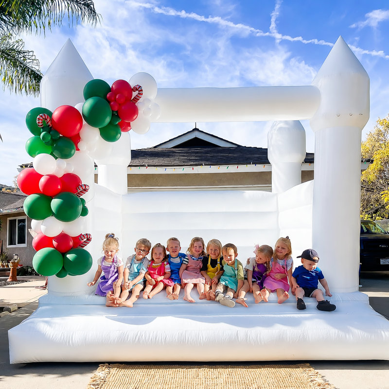 Château gonflable de 13 pi x 11,5 pi avec souffleur gonflable, décorations gonflables en PVC pour sauter, Blanc