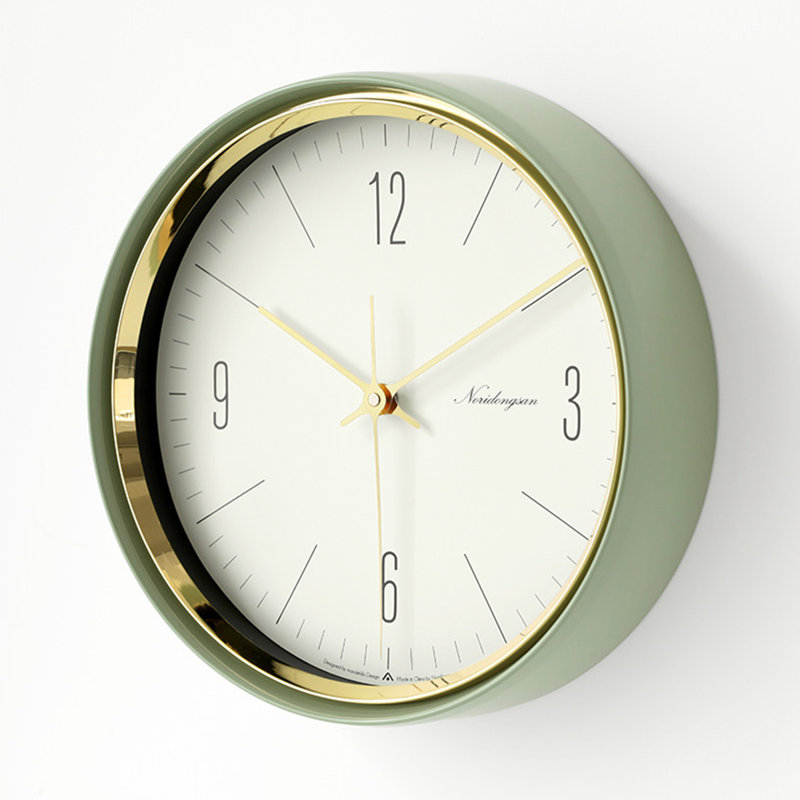 Horloge murale ronde à cadre vert pâle et doré