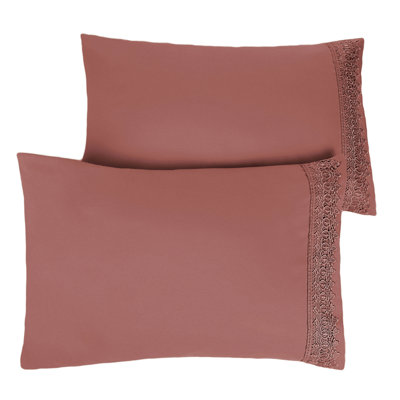 Ensemble de 2 taies d'oreiller Southshore Fine Linens Vilano à ourlet en dentelle, couleur Marsala, en microfibre doublement brossée 110 g/m² avec bordure en dentelle au crochet, infroissable et lavable à la machine, format Queen/Standard