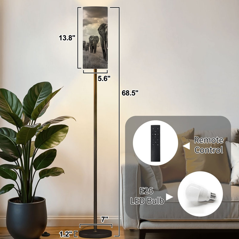 Lampe sur pied moderne à intensité variable avec télécommande et interrupteur au pied, motif d'éléphants noirs et blancs traversant une prairie africaine sous un ciel nuageux. Abat-jour sur pied haut, idéal pour le salon, la chambre ou le bureau.