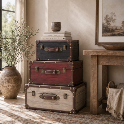 Ensemble de coffre décoratif multicolore en bois avec clous dorés et détails en cuir brun
